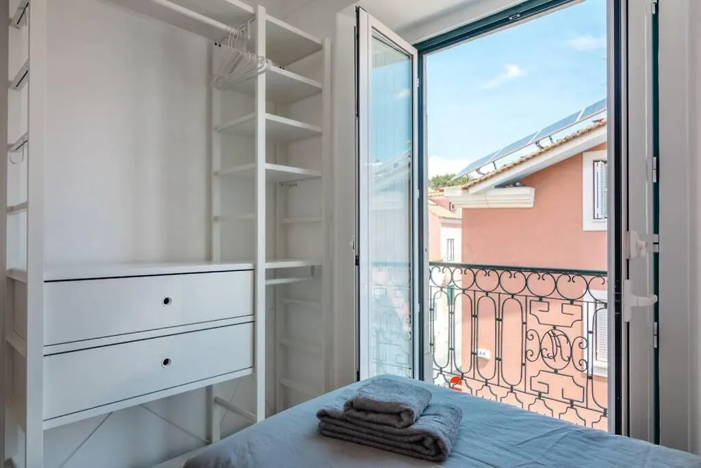 Beautiful Apartment With View Of The Tagus River Lisbon