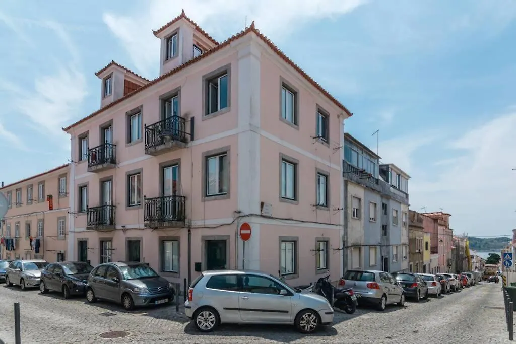 Beautiful Apartment With View Of The Tagus River Lisbon