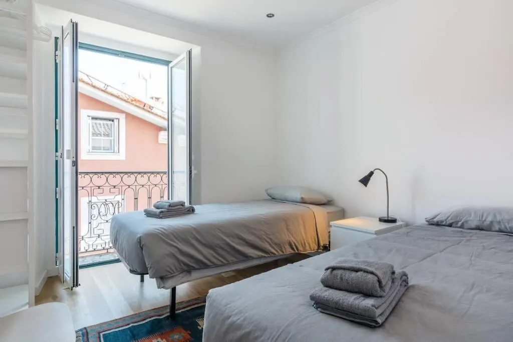 Beautiful Apartment With View Of The Tagus River Lisboa